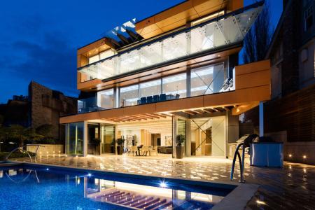 Modern home in West Vancouver, BC designed by Farouk Noormohamed, FNDA